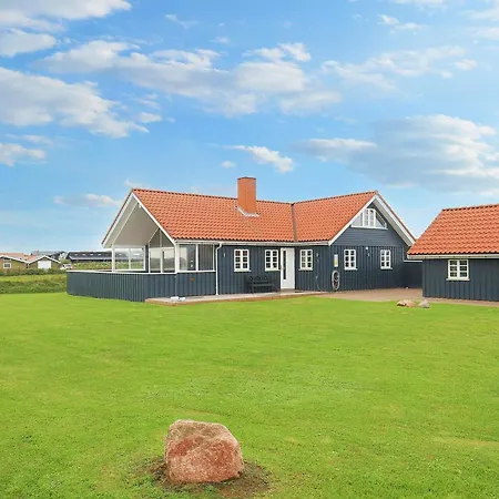 8 Person In Lokken-by Traum *